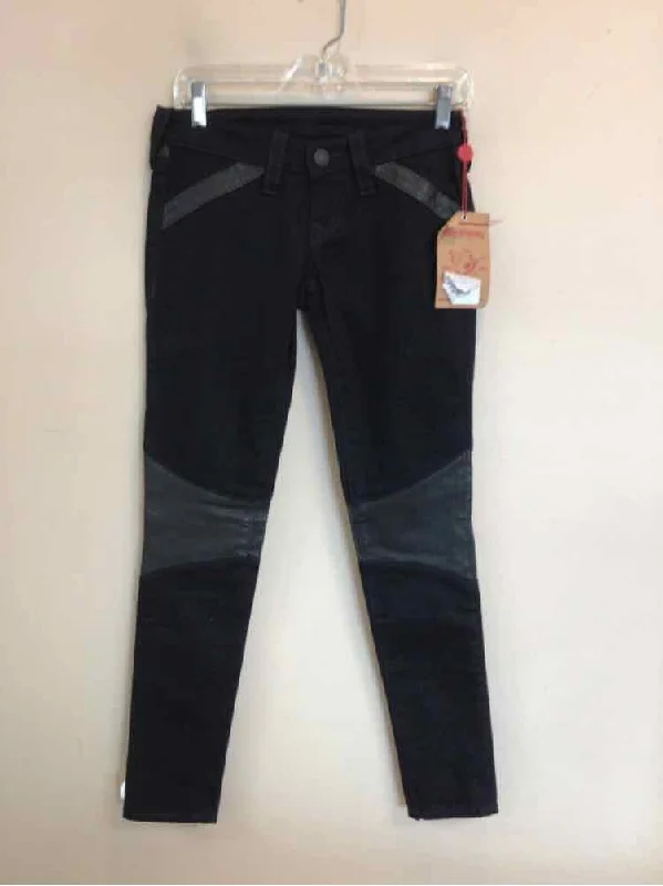 TRUE RELIGION SIZE 25 Ladies PANTS